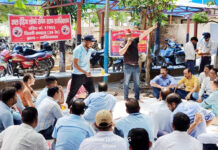 गाजियाबाद में एनपीएस और यूपीएस को लेकर सरकारी कर्मचारियों ने किया व्यापक विरोध