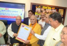 पूर्व रक्षा वैज्ञानिक कुसुमाकार सुकुल को पूर्व राज्यपाल कलराज मिश्र ने दिया पिताश्री हनुमान दत्त स्मृति शीर्षक सम्मान