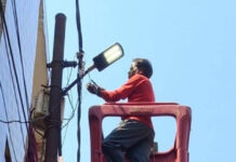दिवाली से पहले शहर की सड़कें-गलियां रोशन करने में जुटा नगर निगम