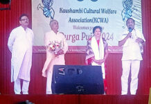 कौशांबी कल्चरल सोसायटी द्वारा आयोजित दुर्गा पूजा समारोह में पार्षद एवं भाजपा नेता का हुआ स्वागत