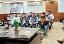 नगर आयुक्त ने कौशांबी वासियों की शिकायत सुनकर स्वास्थ्य व जलकल विभाग की लगाई क्लास