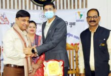 खेल शिक्षकों व प्रखर समाजसेवियों को गुरू द्रोणाचार्य व यशभारती पुरस्कार से किया सम्मानित