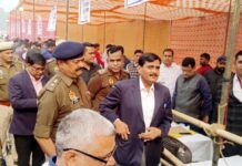 विधानसभा उपचुनाव: 506 मतदेय स्थलों पर कल डाले जाएंगे वोट, पोलिंग पार्टियां हुई रवाना