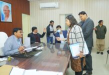 जनता दर्शन में डीएम इन्द्र विक्रम सिंह ने समस्याएं सुन निस्तारण के दिए निर्देश