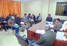 कौशांबी व अर्थला मेट्रो स्टेशन पर नियमित सफाई के साथ कराएं जांच: डीएम