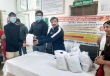 नई पहल: शादी की वर्षगांठ पर 20 क्षय रोगियों को पोषण पोटली देकर लिया गोद