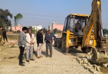 30 हजार वर्गमीटर में अवैध कॉलोनी पर चला जीडीए का बुलडोजर, ध्वस्त की सड़कें व निर्माण