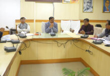 बिजली व्यवस्था सुचारू रूप से रहे संचालित, रखे पावर बैकअप: डीएम