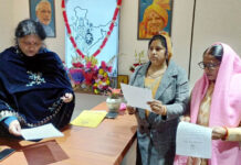 महापौर ने निर्वाचित हुई दो पार्षदों को दिलाई शपथ