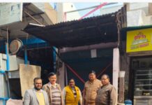 मकान में पशु आहार संचालित, दुकान की छत पर अवैध निर्माण पर जीडीए ने लगाई सील