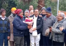 कौशांबी सेंट्रल पार्क स्थित पप्पू चौपाल में लोगों ने मनाया नए साल का जश्न