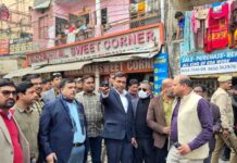 अतिक्रमण के खिलाफ नगर निगम का महा अभियान : इंदिरापुरम में गरजा बुलडोजर, काला पत्थर रोड पर 10 किलोमीटर में हटाए अतिक्रमण