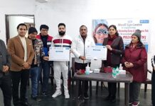 बच्चों को जिद्दी बना रहा मोबाइल, बिगड़ रही आंखों की सेहत: डॉ मनोज गोयल