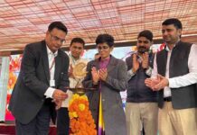 ACEO सौम्य श्रीवास्तव ने किया पुष्पोत्सव 2025 का शुभारंभ बोले ग्रेटर नोएडा शहर किसानों की पुण्य भूमि पर बसा है, जहां उद्योगों को फलने फूलने का अवसर मिला है