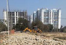 मोरटा के पास 13.50 बीघा जमीन में 3 अवैध कॉलोनी ध्वस्त, तोड़ी सड़क