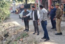 नगर आयुक्त ने निगम अधिकारियों के साथ सावेरी पुलिया का किया निरीक्षण