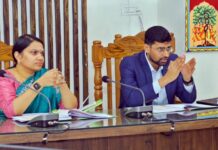 जिला गंगा समिति की मासिक बैठक: जीआईएस सर्वे और अवैध औद्योगिक इकाइयों पर सख्त कार्रवाई के निर्देश