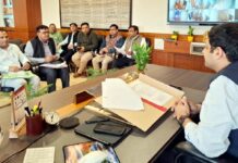 औद्योगिक क्षेत्रों की सफाई और कचरा प्रबंधन पर नगर निगम और यूपीसीडा की अहम बैठक