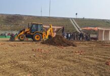 मटियाला और रसूलपुर सिकरोड़ा में 5 अवैध कॉलोनियां की ध्वस्त