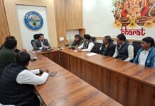 सफाई कर्मचारी संघ ने नगर आयुक्त से की मुलाकात, मांग पत्र पर हुई चर्चा