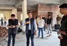 कंपनी बाग स्थित लाइब्रेरी को निगम बना रहा हाईटेक, नगर आयुक्त विक्रमादित्य सिंह मलिक ने कार्य प्रगति का लिया जायजा
