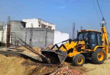 भिक्कनपुर में 71 बीघा में फैली 5 अवैध कॉलोनियों पर चला बुलडोजर