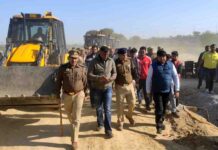 ग्रेनो प्राधिकरण ने तिलपता में अतिक्रमण पर चलाया बुल्डोजर