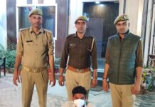 रात के अंधेरे में बेच रहे थे कैटरीना, आबकारी विभाग ने दबोचे दो तस्कर