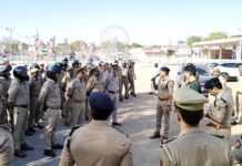ईद, नवरात्रि और रामनवमी को लेकर गाजियाबाद पुलिस सतर्क, शहरभर में फ्लैग मार्च