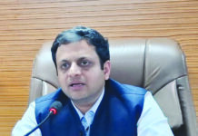 जब पार्षद हो गए जिद्दी तब नगर आयुक्त विक्रमादित्य सिंह मलिक ने पढ़ाया सेल्फ सस्टेनेबल यानी आत्मनिर्भरता का पाठ कहा तय करिये हमें सोशलिज्म कम्युनिज्म वाली आइडियोलॉजी पर चलना है या फिर डेवलपमेंट वाली आइडियोलॉजी चाहिये