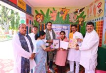 अमीरपुर गढ़ी के प्राथमिक विद्यालय में प्रवेश उत्सव का आयोजन