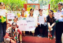 महिलाओं की सुरक्षा को लेकर सड़कों पर उतरी महिला कांग्रेस, राष्ट्रपति के नाम सौंपा ज्ञापन