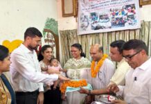 सीडीओ की उपस्थिति में 10 शिशुओं को मिले नए परिवार, दिया गोद