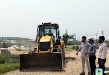 33 बीघा में फैलीं अवैध कॉलोनियों पर चला जीडीए का बुलडोजर