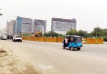चार मूर्ति चौक पर अंडरपास का कार्य तेज, 60 मीटर रोड पर डायवर्जन