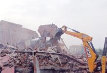 हैबतपुर के डूब क्षेत्र में चला ग्रेनो प्राधिकरण का बुल्डोजर