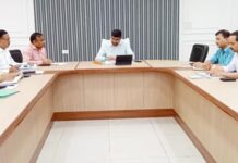 डीएम ने आईजीआरएस बैठक में दिए सख्त निर्देश, जनता की शिकायतों पर दिखे असर, नहीं चलेगा बहाना