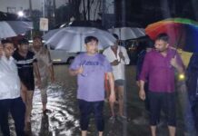 गाजियाबाद में बारिश ने ली अग्नि परीक्षा चंद घंटों में हुई 60 मिलीमीटर बारिश, नगर आयुक्त विक्रमादित्य सिंह मलिक की अगुवाई में नगर निगम ने पास की मुस्तैदी की परीक्षा