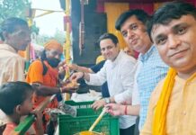 शिवमय हुआ गाजियाबाद नगर निगम, ‘बोल बम’ की गूंज के बीच सेवा में समर्पित दिखे अफसर-कर्मचारी