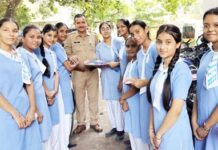 रोज़ बेल पब्लिक स्कूल की छात्राओं ने बांधी तिरंगे रंग की राखी