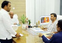 जनसुनवाई में भरोसे का नया अध्याय लिख रहे हैं डीएम रविन्द्र कुमार माँदड़