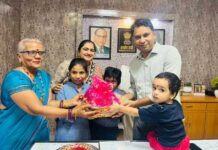 दिव्यांग बेटियों ने बनाई ‘प्यार की डोर’, अधिकारियों को बांधी स्वनिर्मित राखी