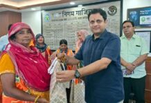 नगर निगम में राखी के धागों में बंधा स्वच्छता और स्नेह का संदेश