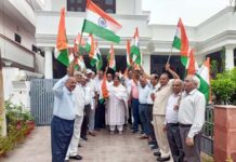 हर घर तिरंगा अभियान में महापौर सुनीता दयाल की पहल, घर-घर पहुंचा रही तिरंगे का सम्मान