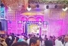 जन्माष्टमी पर मंदिर के अंदर सिपाही का विवादित वीडियो वायरल, गाजियाबाद पुलिस कमिश्नर ने दिए तुरंत कार्रवाई के निर्देश
