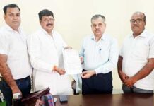 शिक्षक प्रतिनिधि मंडल ने उप शिक्षा निदेशक को सौंपा ज्ञापन