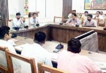 1 करोड़ से अधिक लागत वाली 301 परियोजनाओं की समीक्षा बैठक में सीडीओ ने दी सख्त चेतावनी – विलम्ब बर्दाश्त नहीं, होगी कार्यवाही