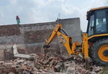 गाजियाबाद के सिद्धार्थ विहार डूब क्षेत्र में बुलडोजर का हल्लाबोल