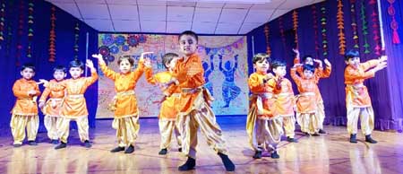 नेहरू वर्ल्ड स्कूल में ‘अर्ली इयर्स’ सांस्कृतिक उत्सव का भव्य आयोजन