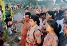 आस्था के महापर्व पर सुरक्षा की प्रहरी बनीं एसीपी उपासना पांडेय